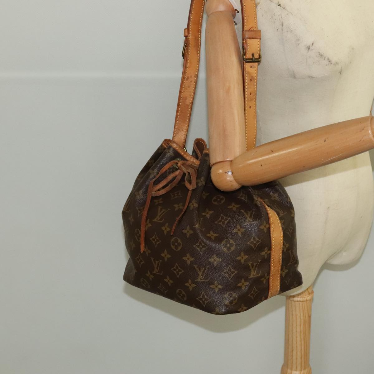 LOUIS VUITTON Monogram Petit Noe Shoulder Bag M42226 LV Auth 100019