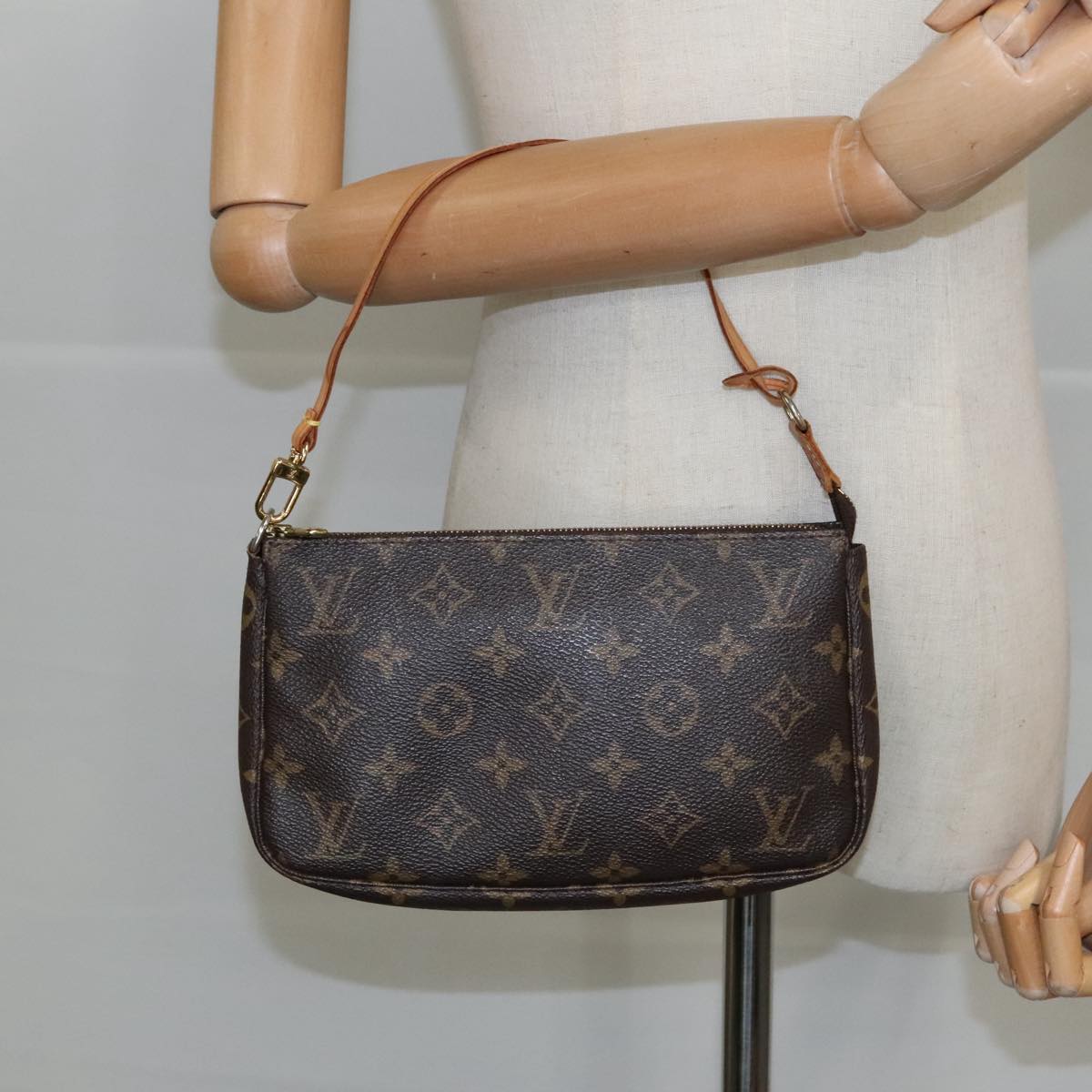 LOUIS VUITTON Monogram Pochette Accessoires Pouch M51980 LV Auth 100070