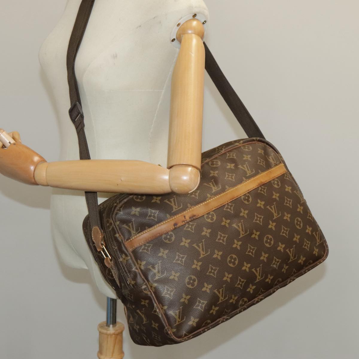 LOUIS VUITTON Monogram Reporter GM Shoulder Bag M45252 LV Auth 100136