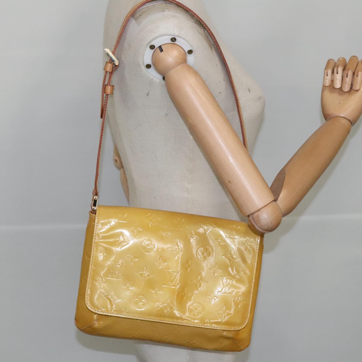 LOUIS VUITTON Monogram Vernis Thompson Street Bag Beige M91301 LV Auth 100218