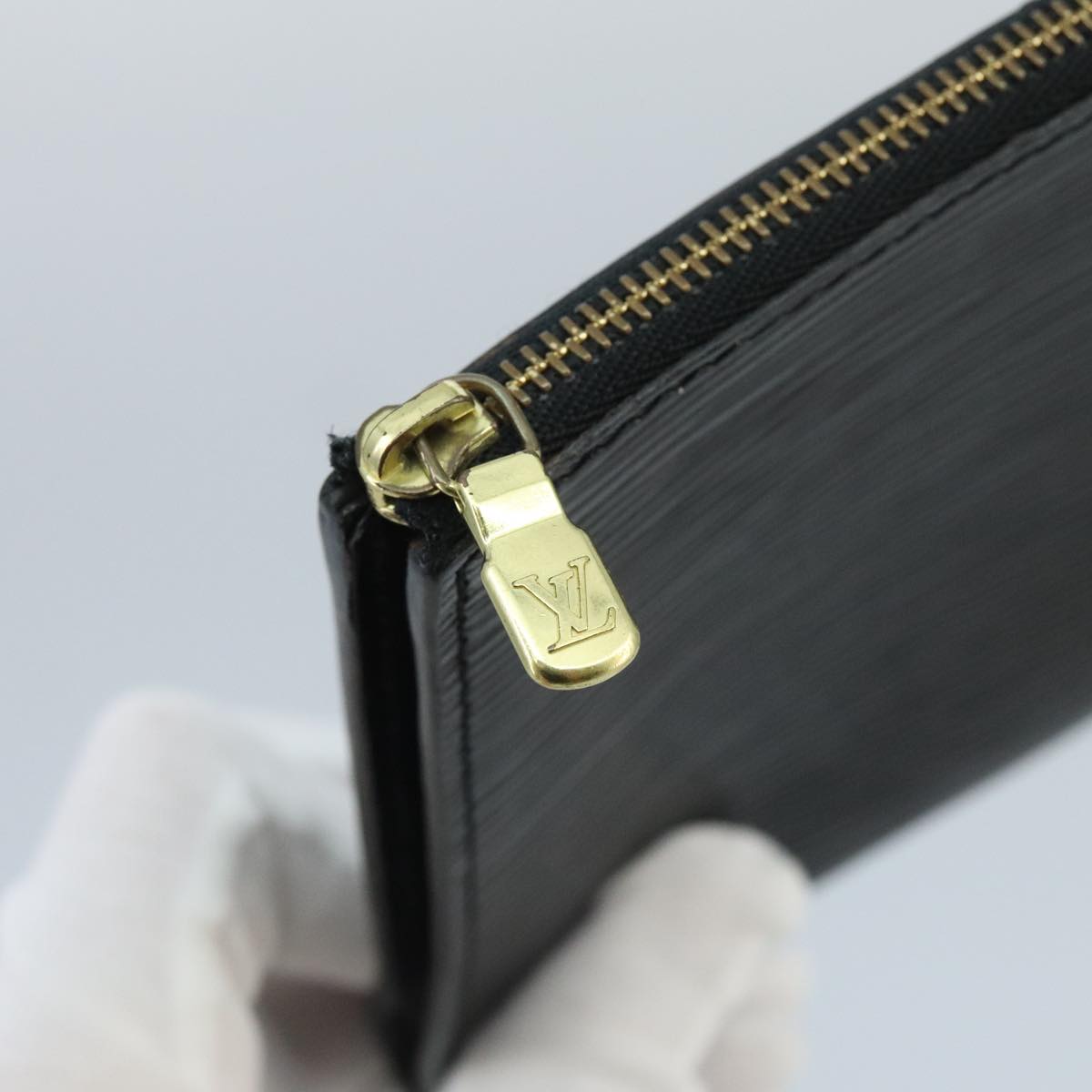 LOUIS VUITTON Epi Pochette Accessoires Pouch Black M52982 LV Auth 100300