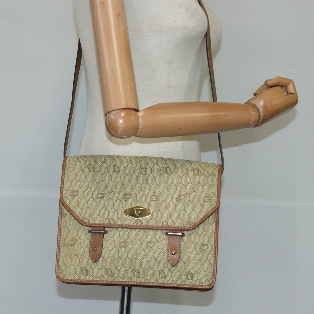 Christian Dior Honeycomb Canvas Shoulder Bag Beige Brown Gold Auth 100360