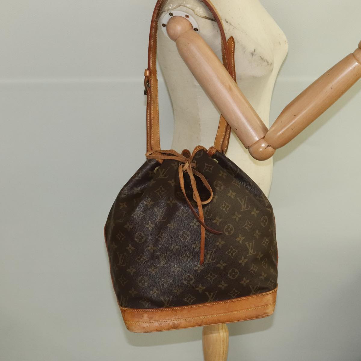 LOUIS VUITTON Monogram Noe Shoulder Bag M42224 LV Auth 100421