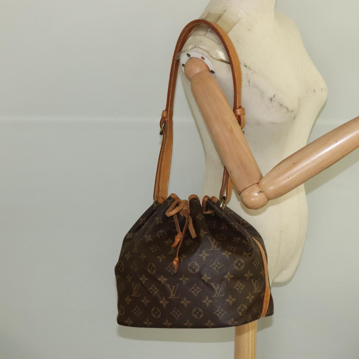 LOUIS VUITTON Monogram Petit Noe Shoulder Bag M42226 LV Auth 100422