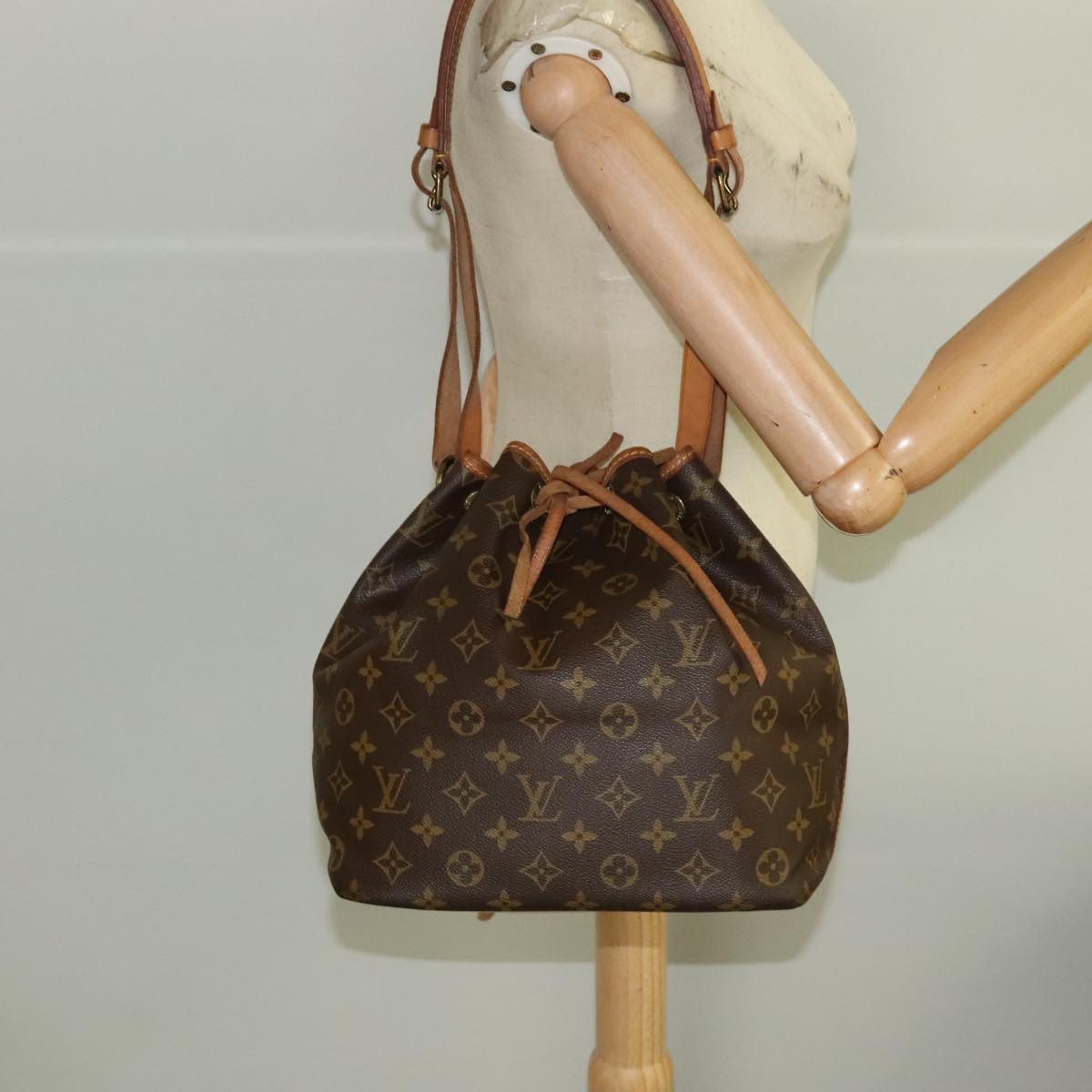 LOUIS VUITTON Monogram Petit Noe Shoulder Bag M42226 LV Auth 100423