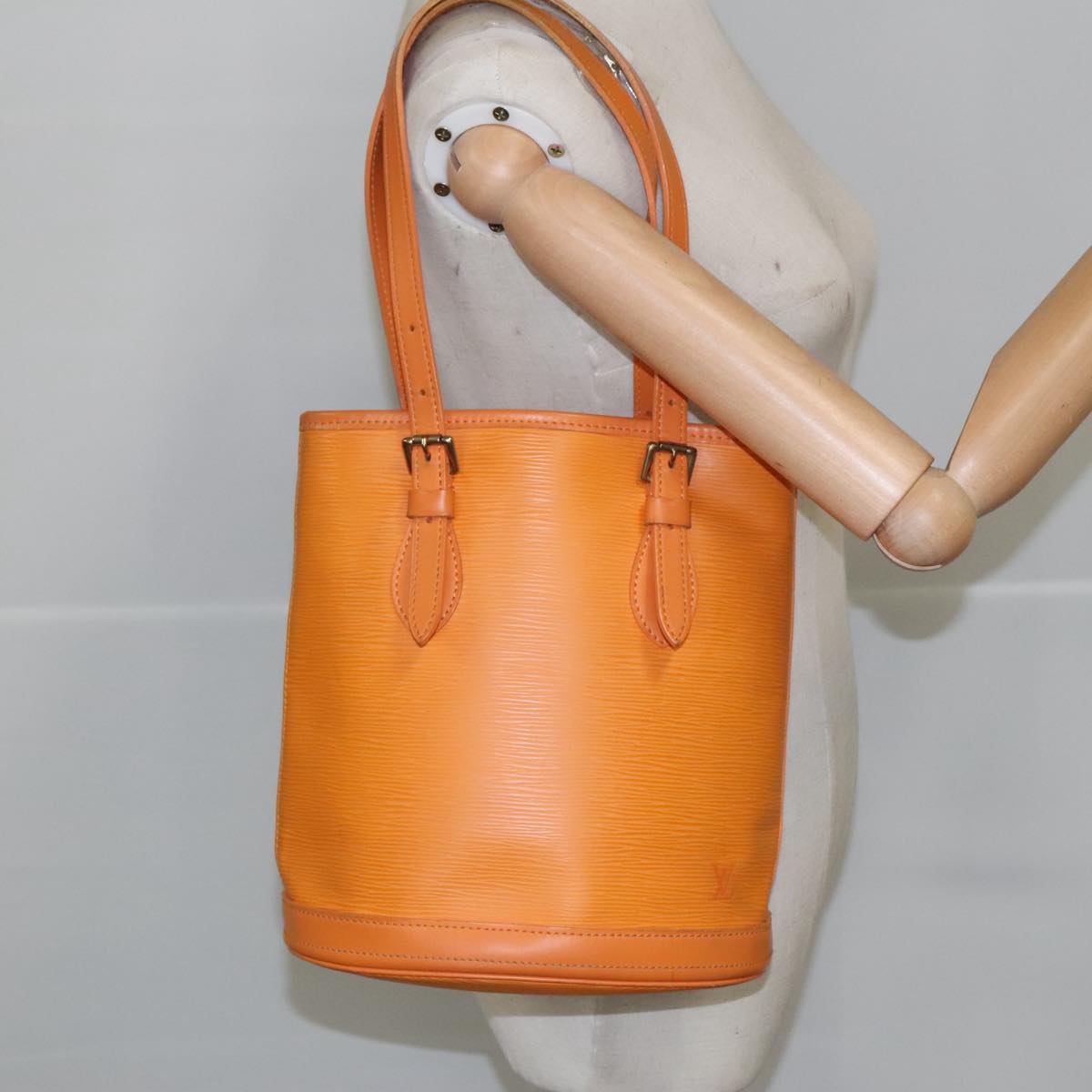 LOUIS VUITTON Epi Bucket PM Shoulder Bag Orange Mandarin M5899H LV Auth 100466