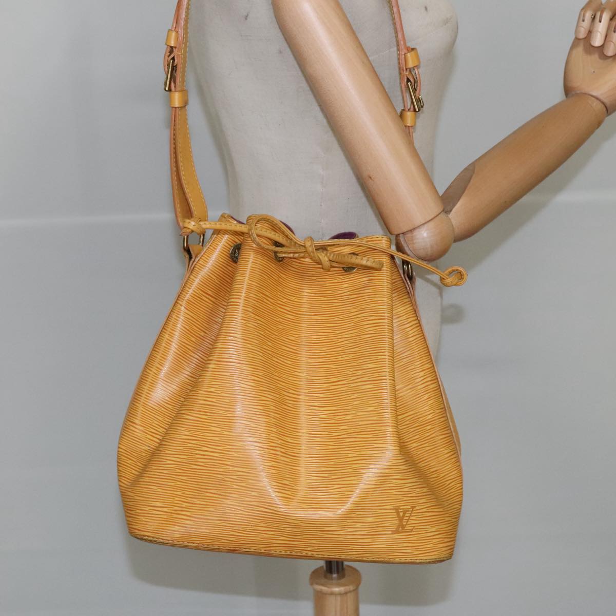 LOUIS VUITTON Epi Petit Noe Shoulder Bag Yellow M44102 LV Auth 100469