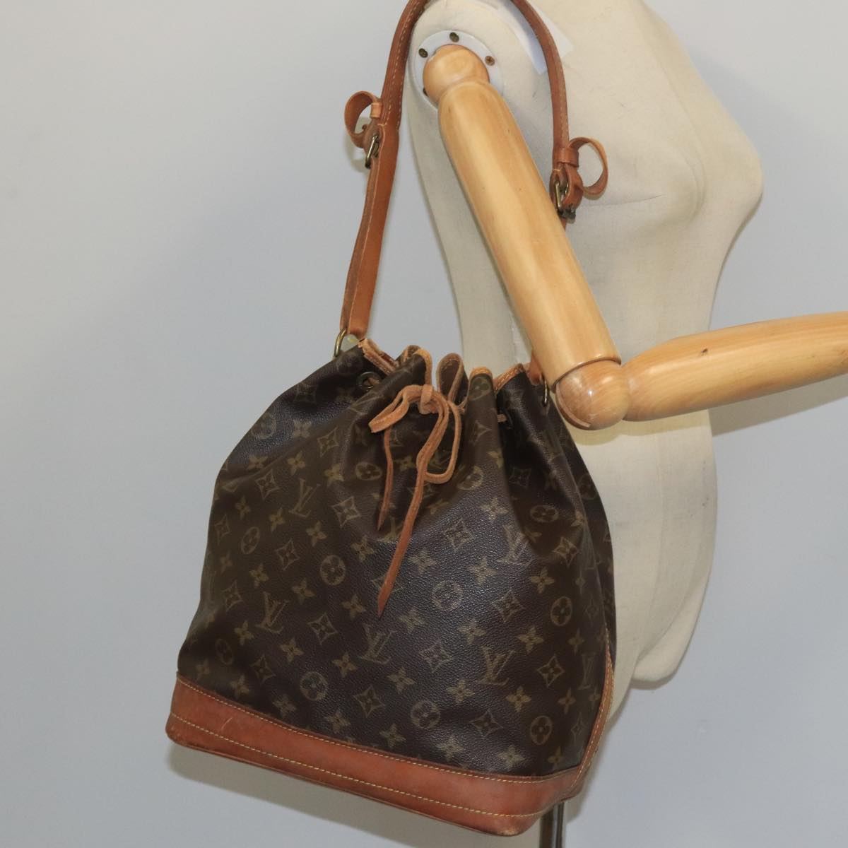 LOUIS VUITTON Monogram Noe Shoulder Bag M42224 LV Auth 100503