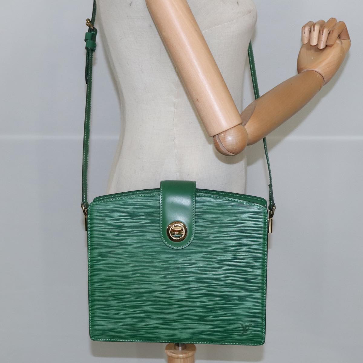 LOUIS VUITTON Epi Capuchin Shoulder Bag Green M52344 LV Auth 100550