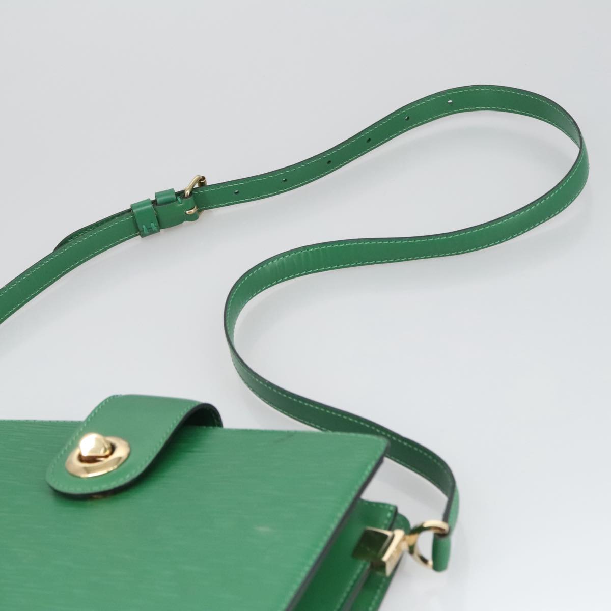 LOUIS VUITTON Epi Capuchin Shoulder Bag Green M52344 LV Auth 100550