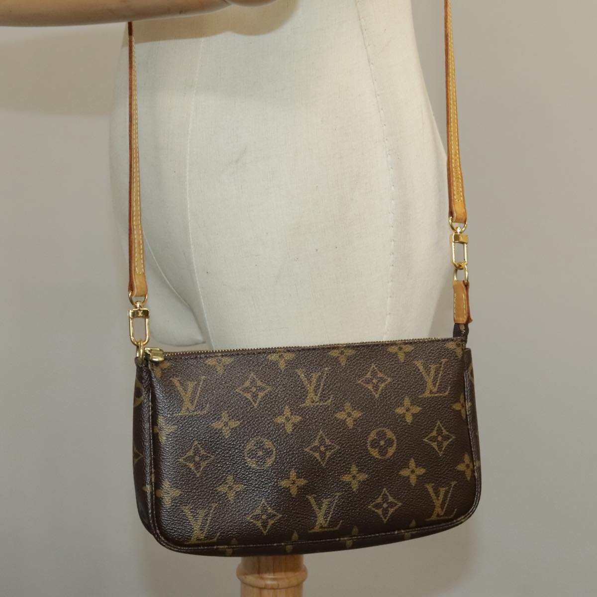 LOUIS VUITTON Monogram Pochette Accessoires Pouch M51980 LV Auth 100615