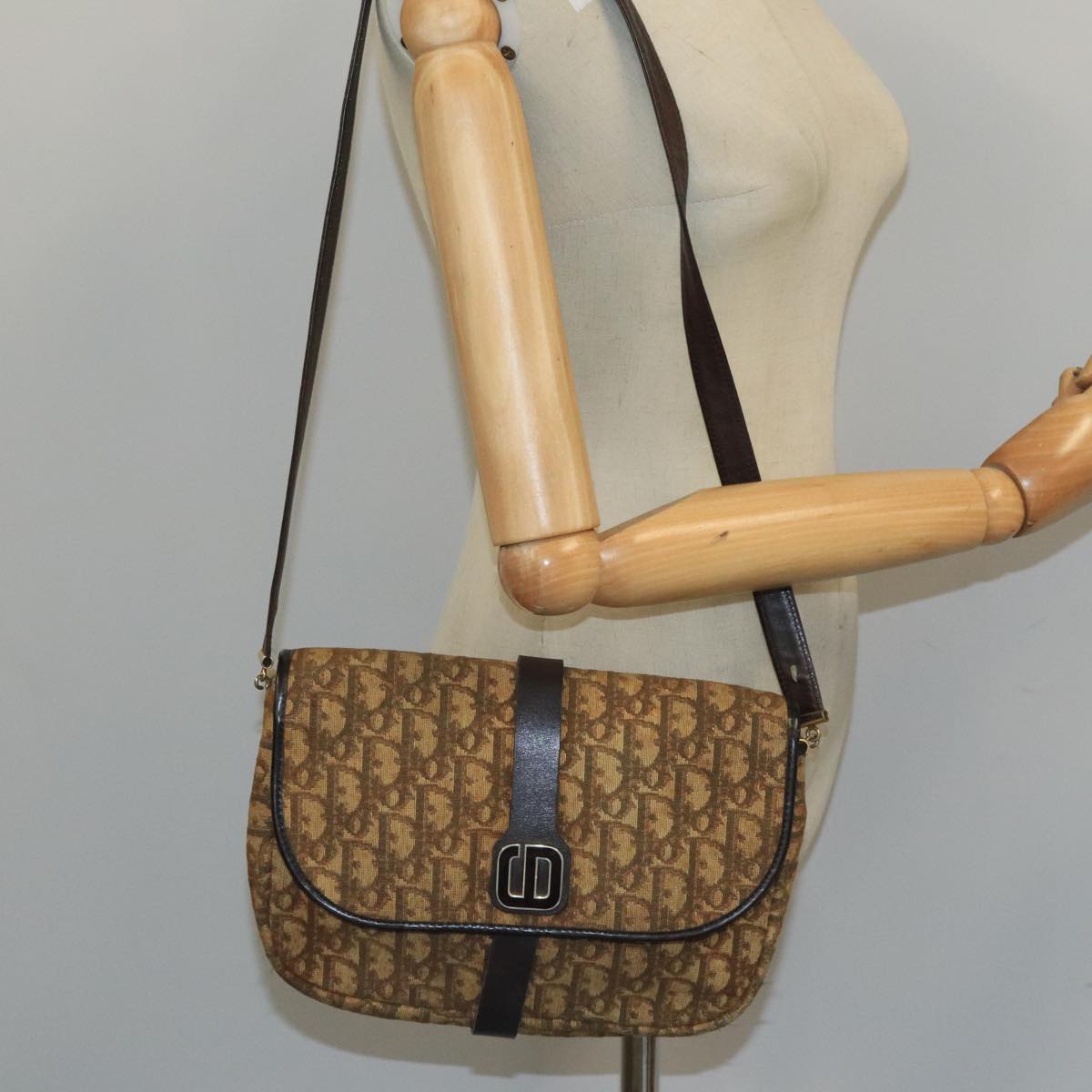 Christian Dior Trotter Canvas Shoulder Bag Beige Dark Brown Gold Auth 100648