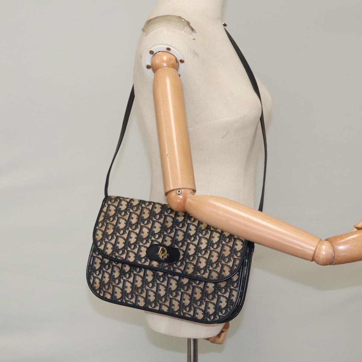 Christian Dior Trotter Canvas Shoulder Bag Beige Navy Gold Auth 100668