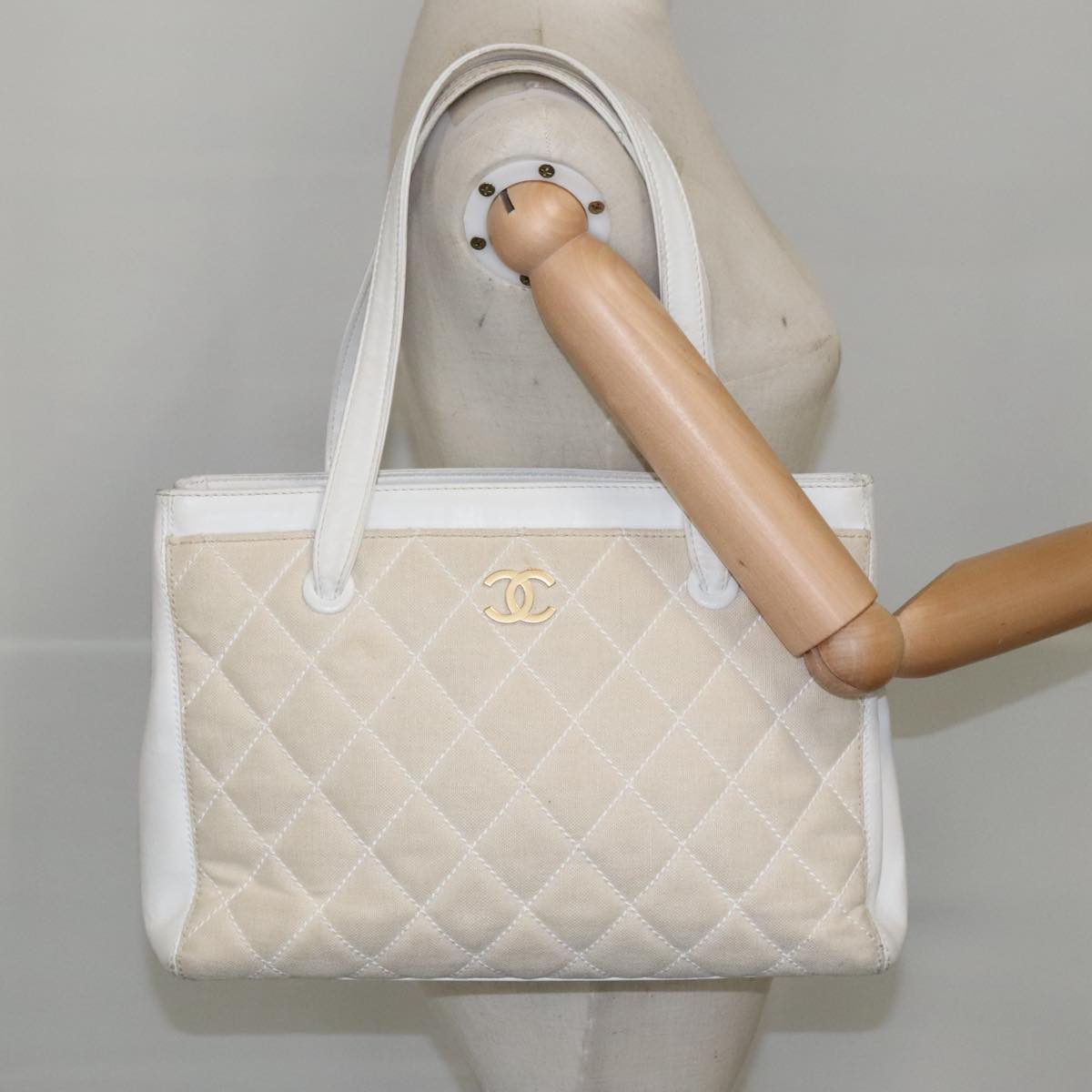 CHANEL Tote Bag Canvas Gold White CC Auth 100722