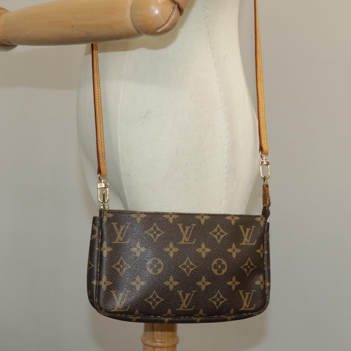 LOUIS VUITTON Monogram Pochette Accessoires Pouch M51980 LV Auth 101103