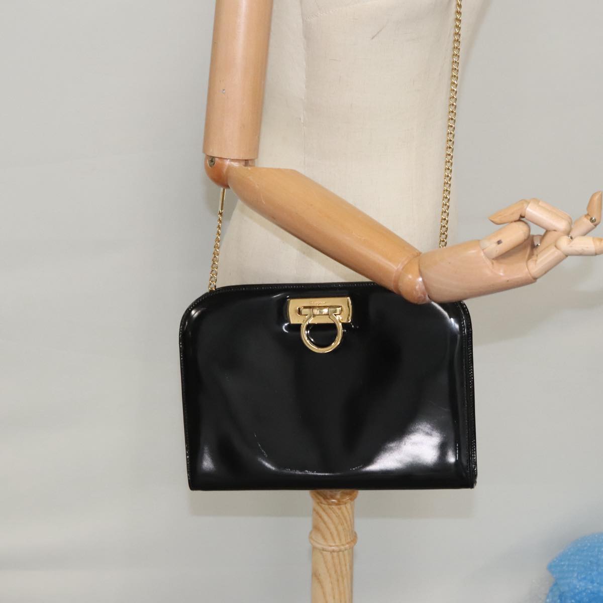 Salvatore Ferragamo Chain Shoulder Bag Enamel Black Gold Auth 101117