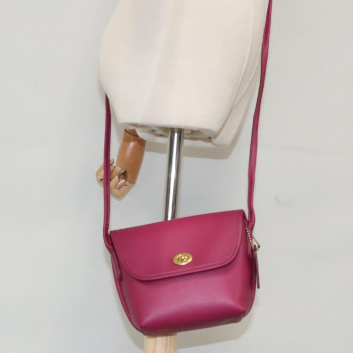 Coach Shoulder Bag Leather Pink Auth 101207