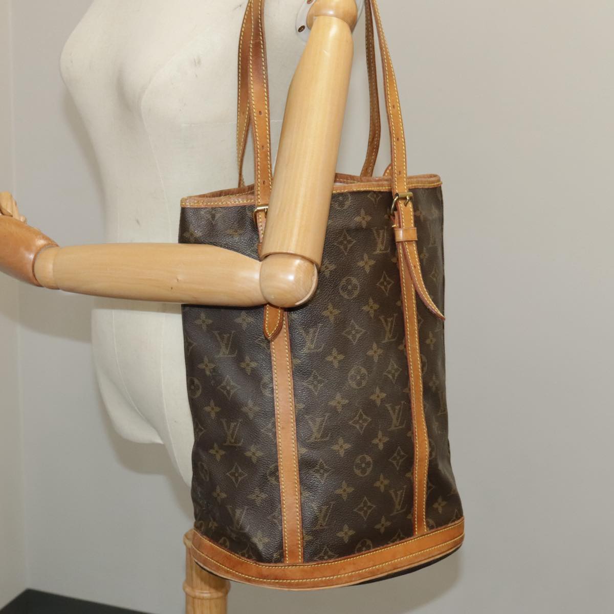 LOUIS VUITTON Monogram Bucket GM Shoulder Bag M42236 LV Auth 101212