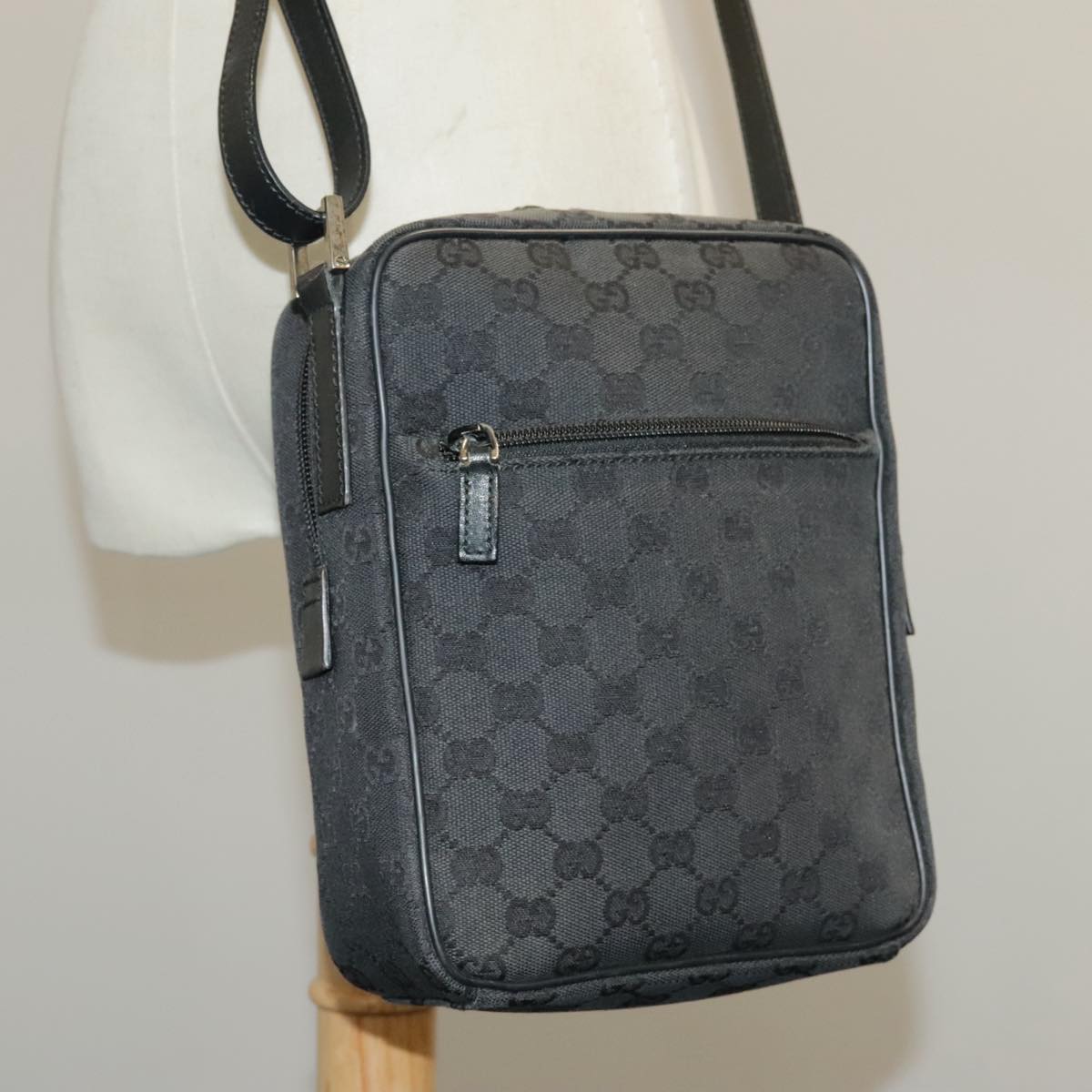 GUCCI GG Canvas Shoulder Bag Black 018 1612 Auth 101223