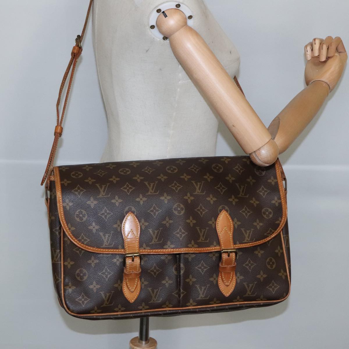 LOUIS VUITTON Monogram Gibeciere GM Shoulder Bag M42246 LV Auth 101251