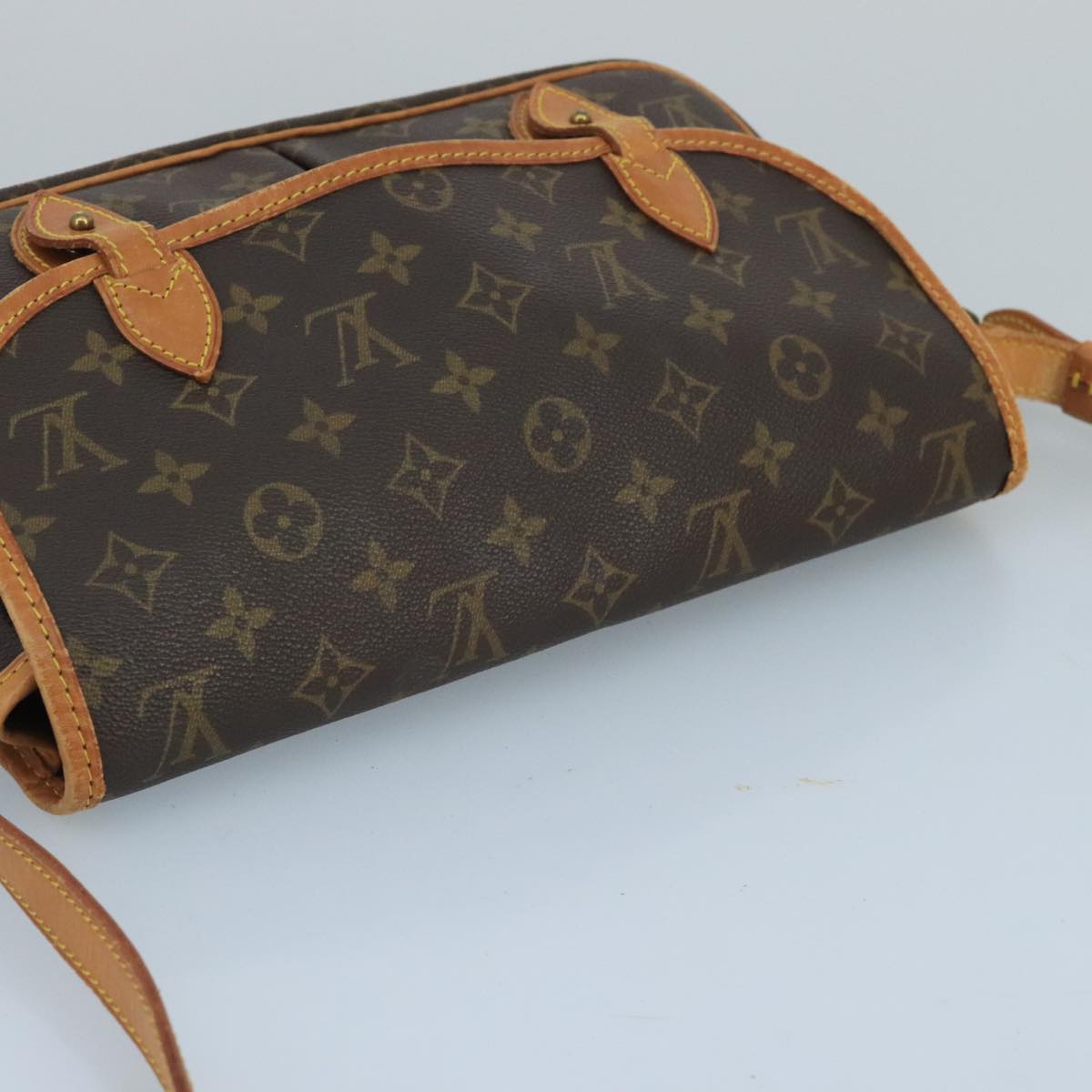 LOUIS VUITTON Monogram Gibeciere MM Shoulder Bag M42247 LV Auth 101252