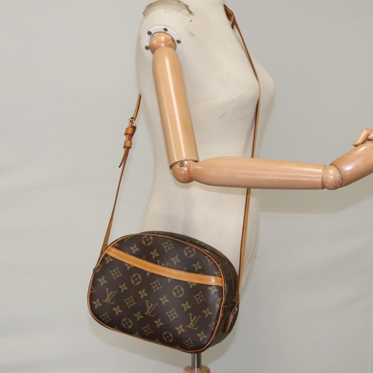 LOUIS VUITTON Monogram Blois Shoulder Bag M51221 LV Auth 101253