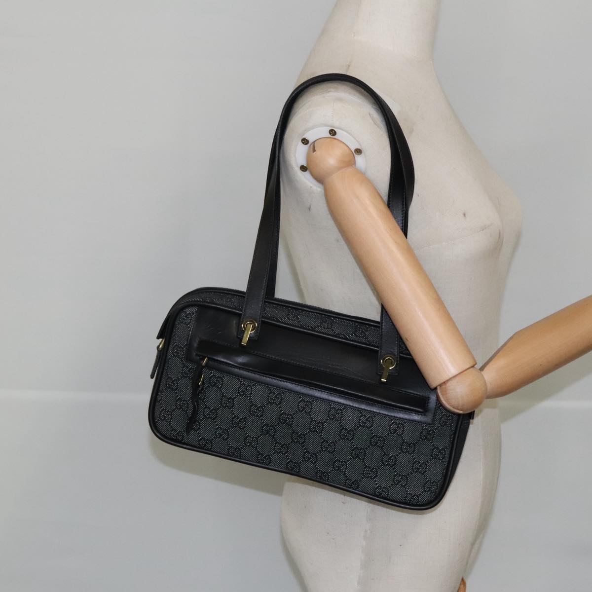 GUCCI GG Canvas Shoulder Bag Black Gold 92729 Auth 101322A