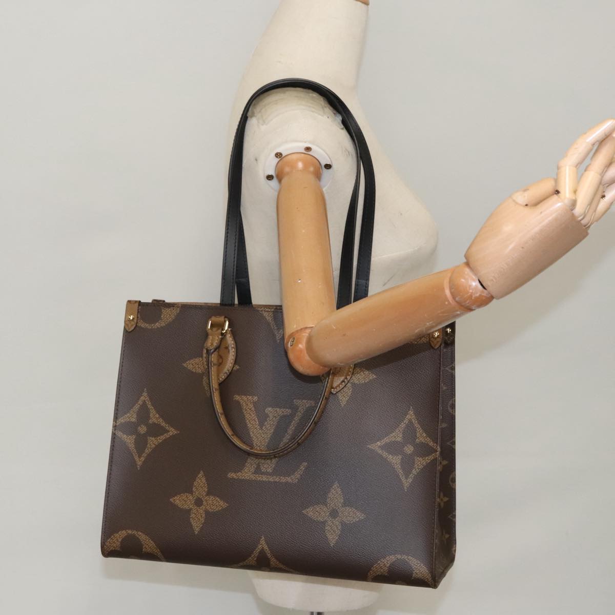 LOUIS VUITTON Monogram Reverse Giant On The Go MM Tote Bag M45321 Auth 101327SA