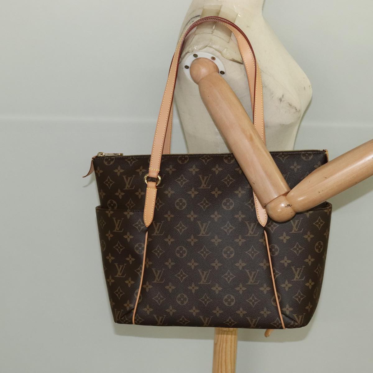 LOUIS VUITTON Monogram Totally MM Tote Bag M56689 LV Auth 101342SA