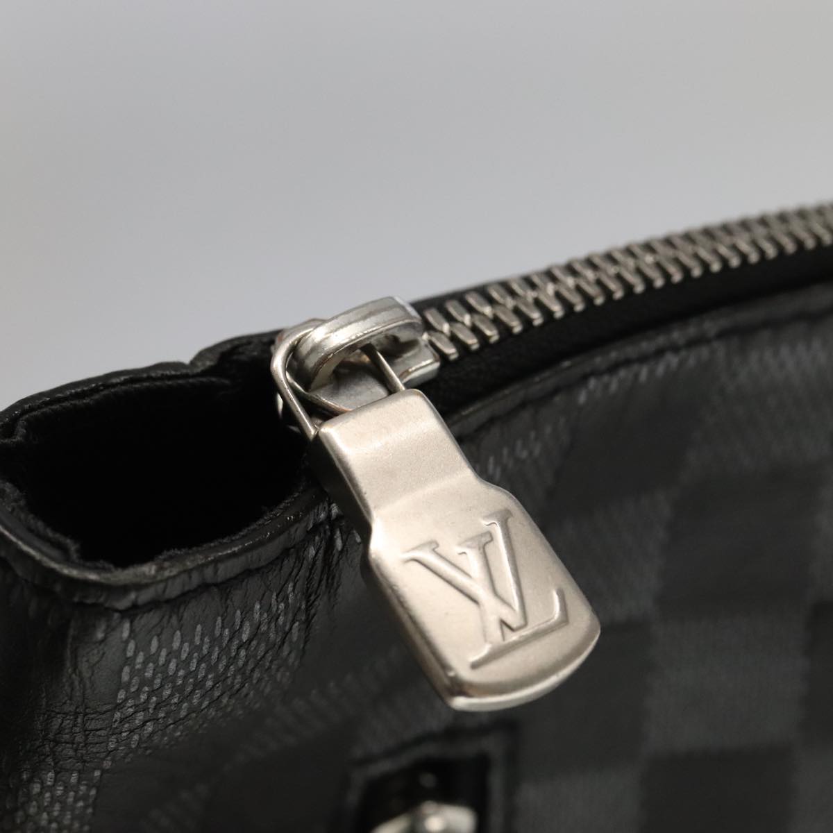 LOUIS VUITTON Damier Infini  Discovery Messenger PPM Onyx N40122 LV Auth 101346A