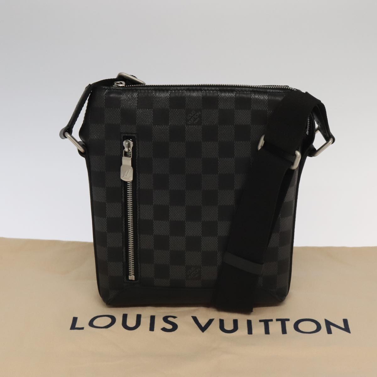 LOUIS VUITTON Damier Infini  Discovery Messenger PPM Onyx N40122 LV Auth 101346A