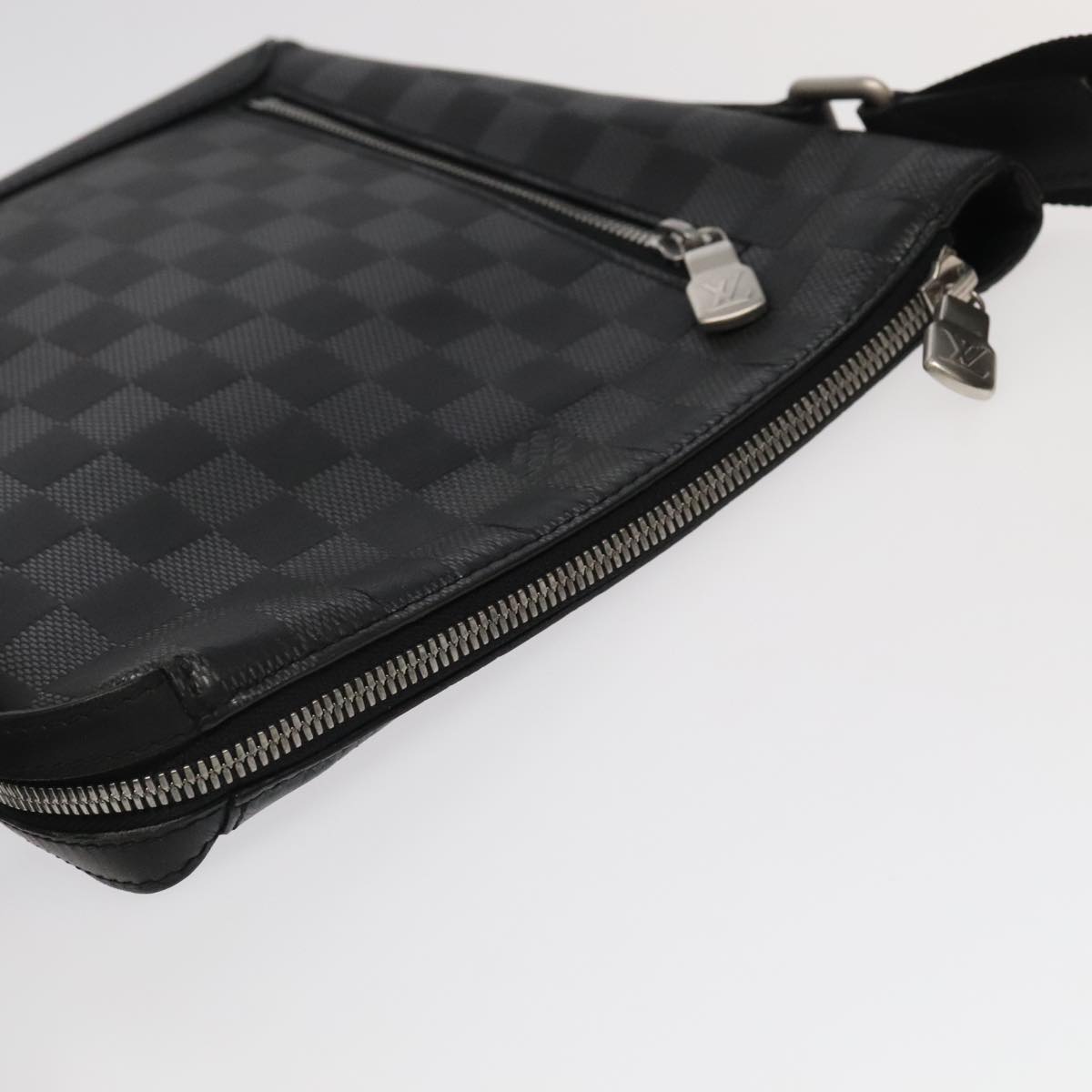 LOUIS VUITTON Damier Infini  Discovery Messenger PPM Onyx N40122 LV Auth 101346A