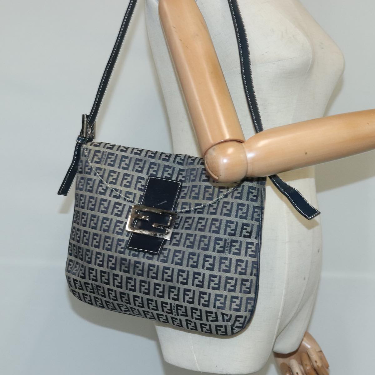 FENDI Zucchino Canvas Mamma Baguette Shoulder Bag Navy Silver Auth 101401