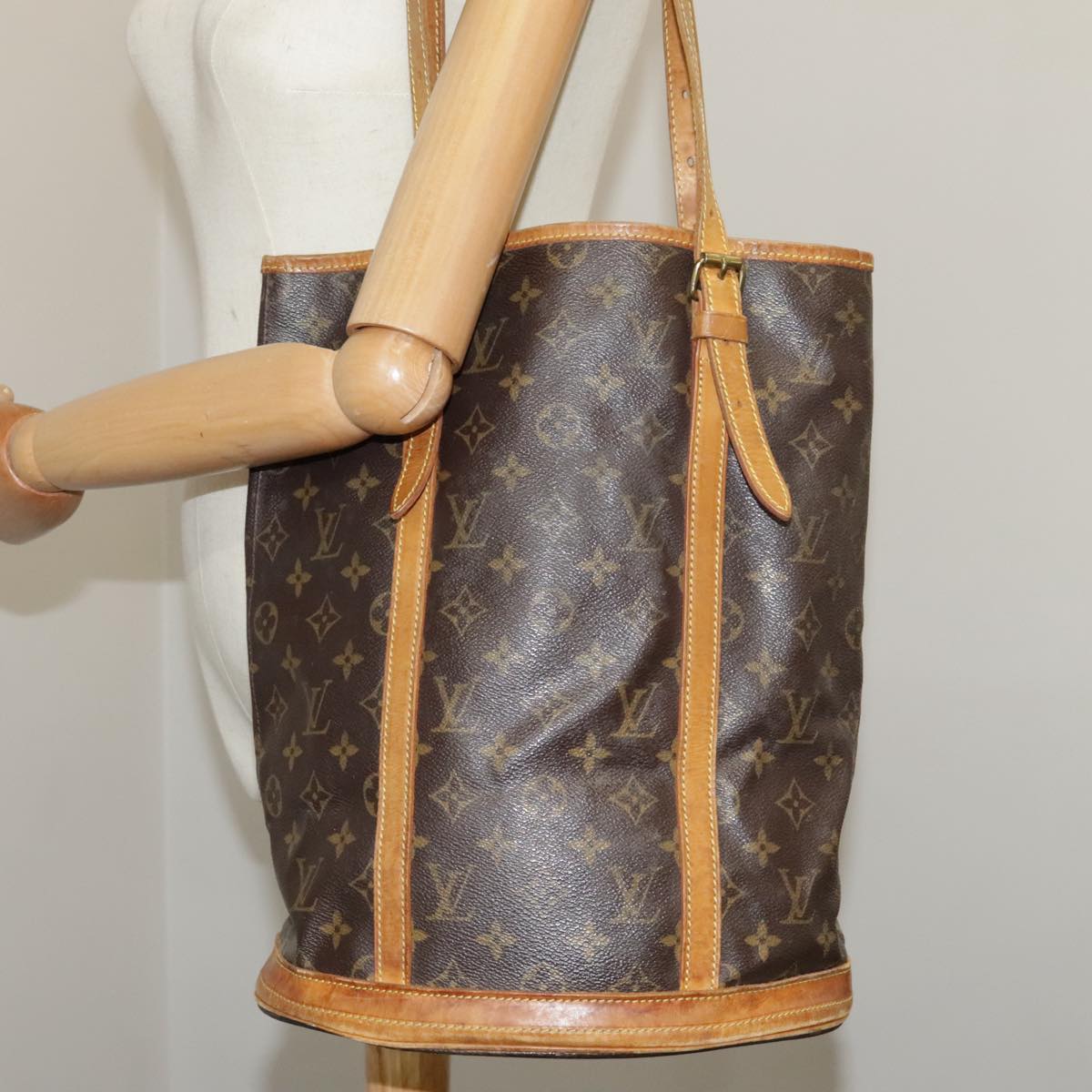 LOUIS VUITTON Monogram Bucket GM Shoulder Bag M42236 LV Auth 101527