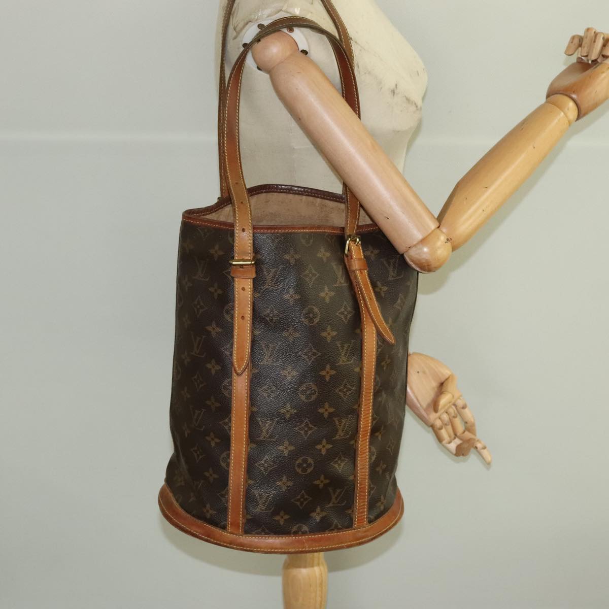 LOUIS VUITTON Monogram Bucket GM Shoulder Bag M42236 LV Auth 102096