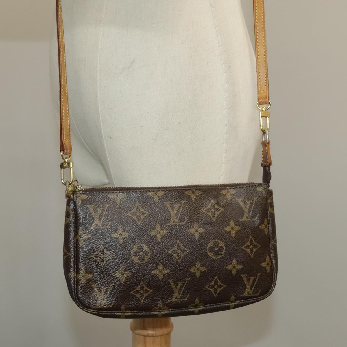 LOUIS VUITTON Monogram Pochette Accessoires Pouch M51980 LV Auth 102130