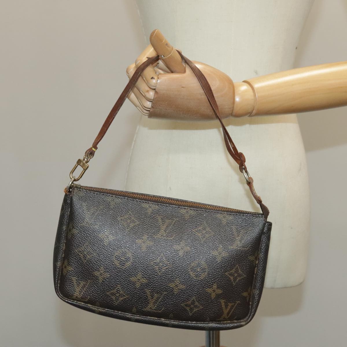 LOUIS VUITTON Monogram Pochette Accessoires Pouch M51980 LV Auth 102242