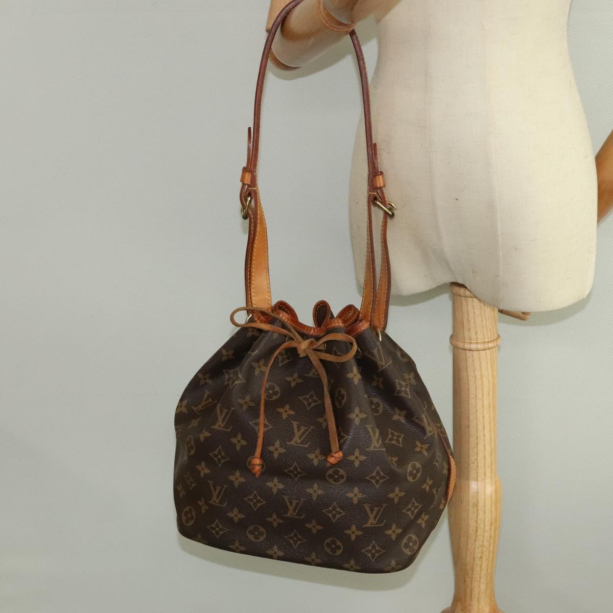 LOUIS VUITTON Monogram Petit Noe Shoulder Bag M42226 LV Auth 102260