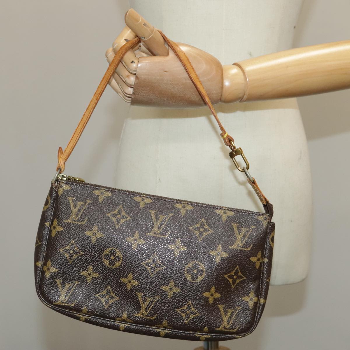 LOUIS VUITTON Monogram Pochette Accessoires Pouch M51980 LV Auth 102263