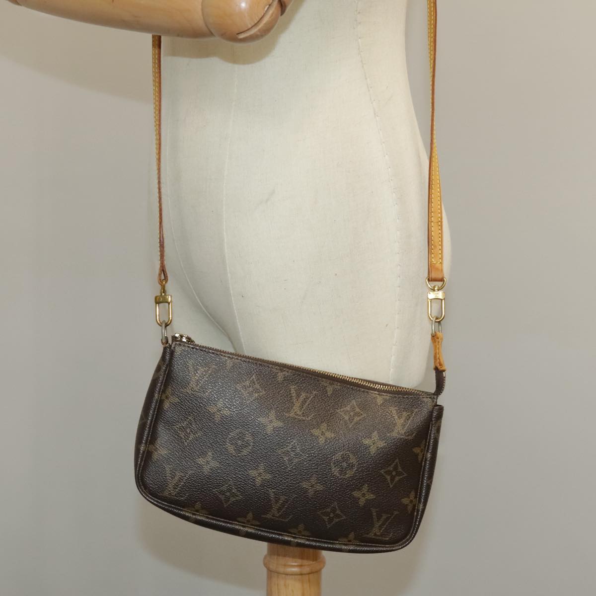 LOUIS VUITTON Monogram Pochette Accessoires Pouch M51980 LV Auth 102337