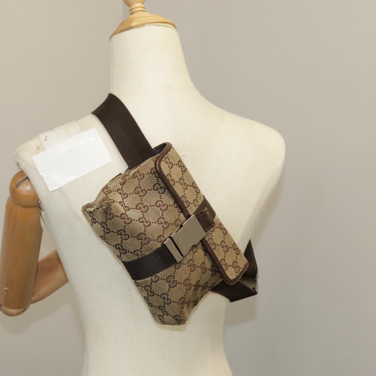 GUCCI GG Canvas Waist bag Beige Auth 102344