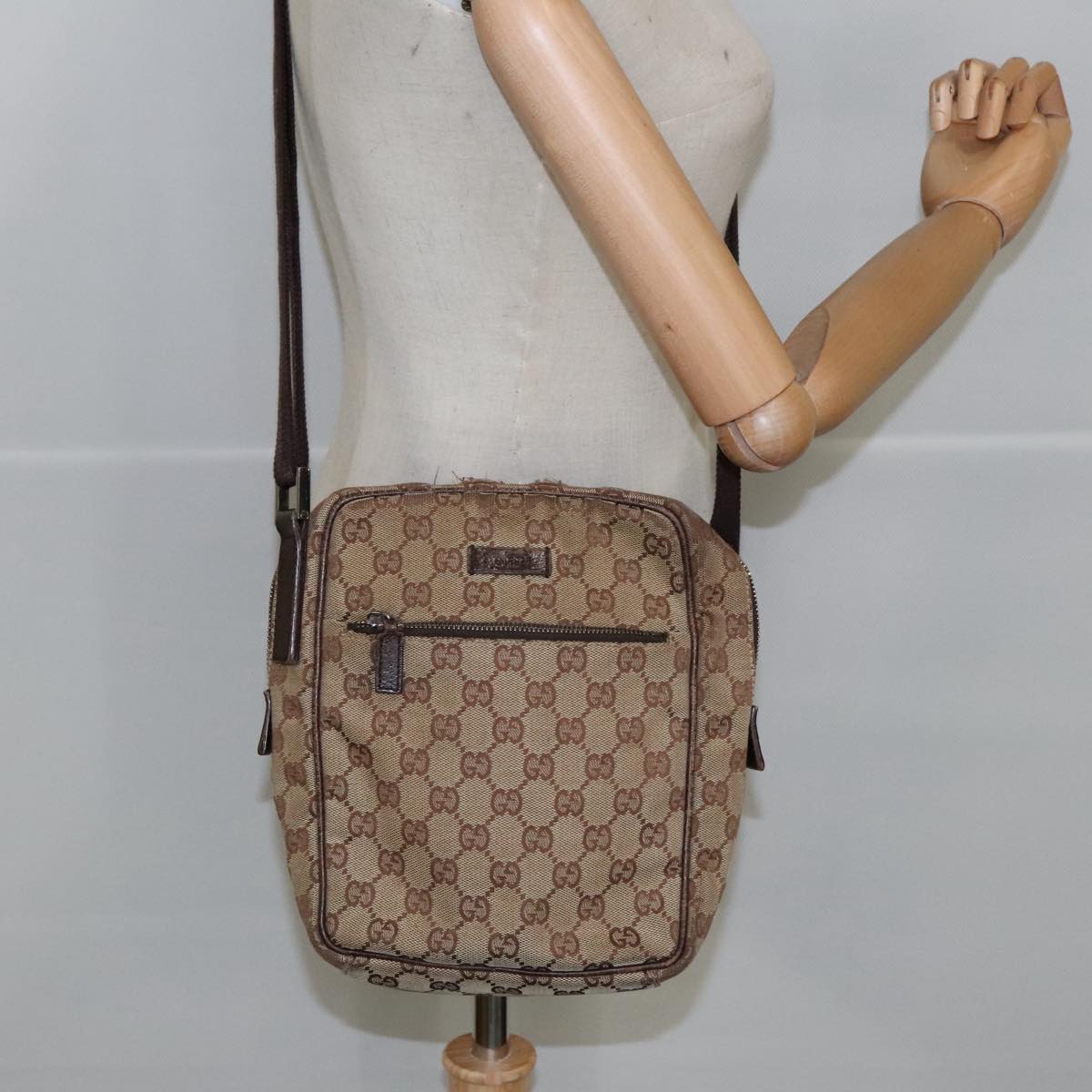 GUCCI GG Canvas Shoulder Bag Beige Auth 102345