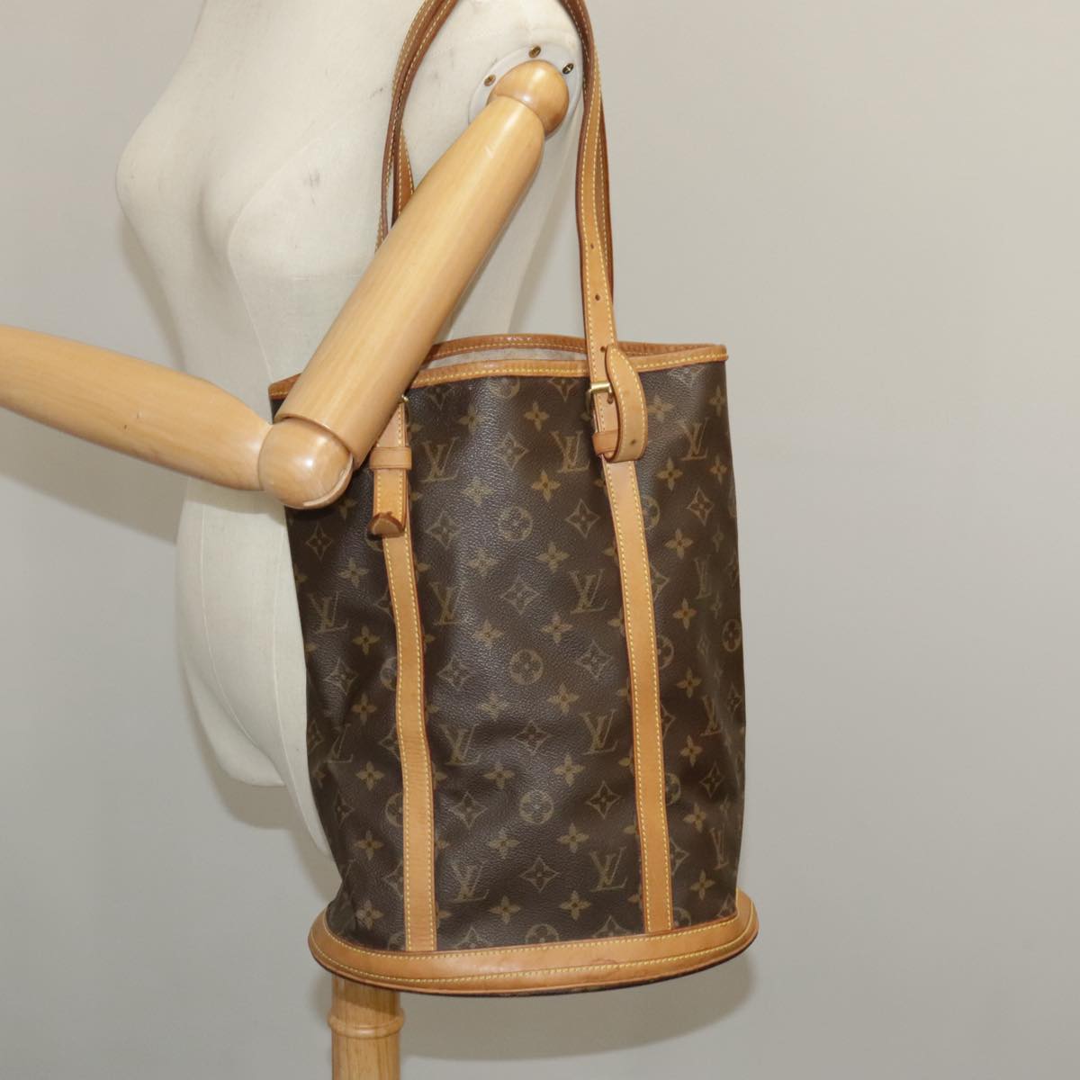 LOUIS VUITTON Monogram Bucket GM Shoulder Bag M42236 LV Auth 102434