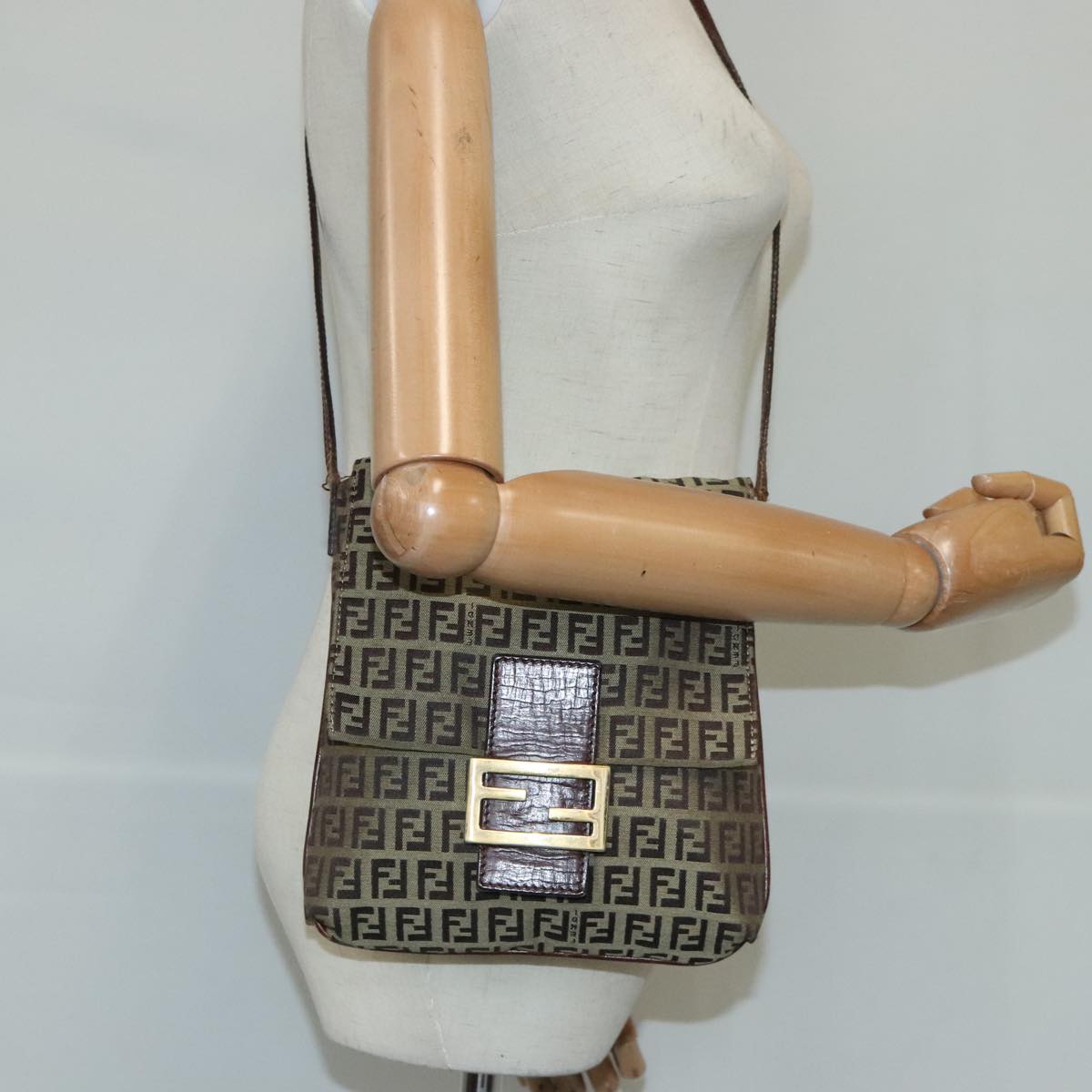 FENDI Zucchino Canvas Mamma Shoulder Bag Beige Auth 102445