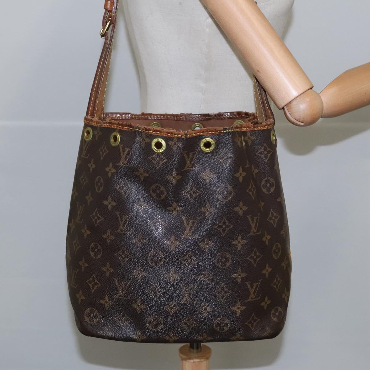 LOUIS VUITTON Monogram Petit Noe Shoulder Bag M42226 LV Auth 102539