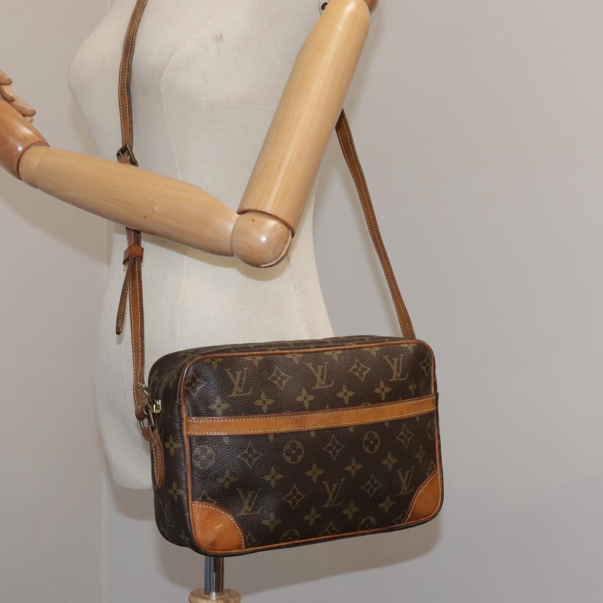 LOUIS VUITTON Monogram Trocadero 27 Shoulder Bag M51274 LV Auth 102610