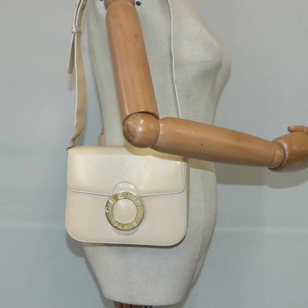 CELINE Circle Shoulder Bag Leather Beige Gold Auth 102742