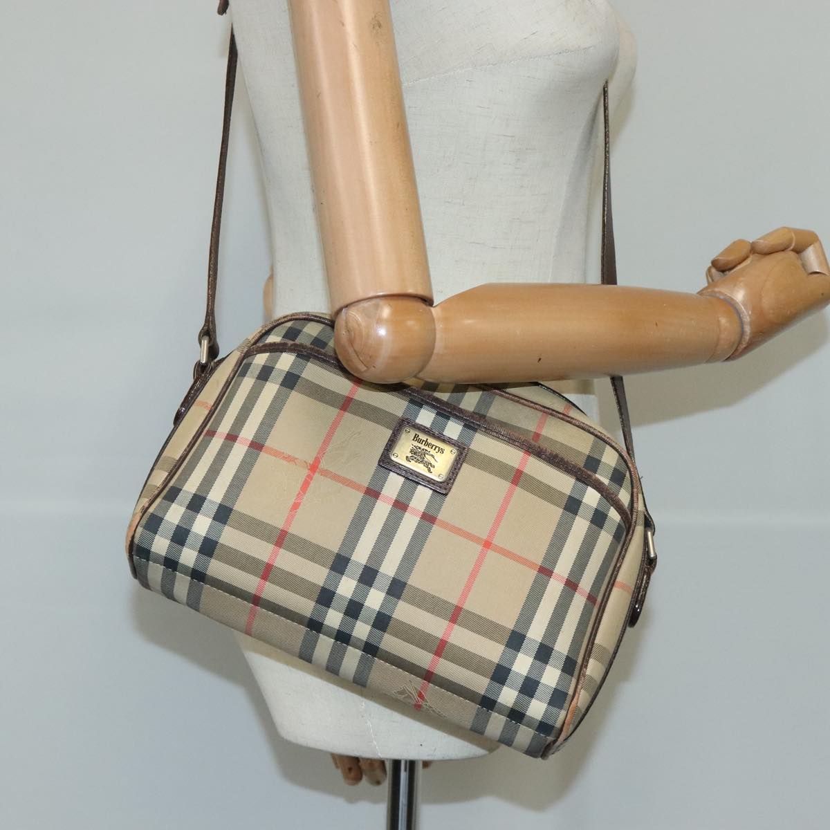 Burberrys Nova Check Shoulder Bag Canvas Beige Auth 102872