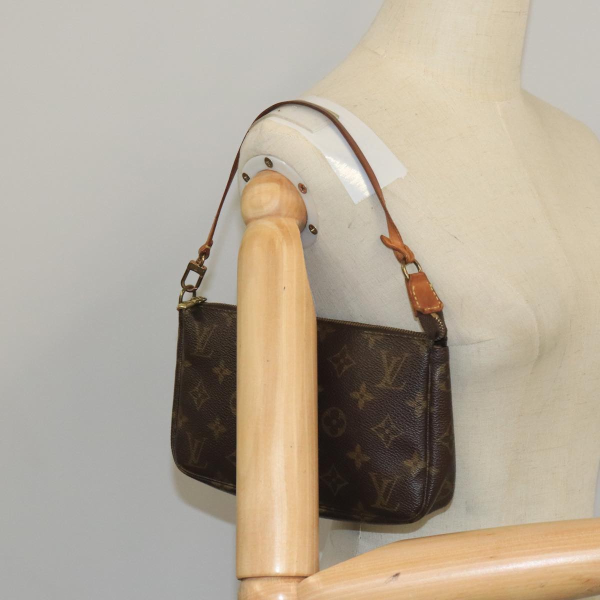 LOUIS VUITTON Monogram Pochette Accessoires Pouch M51980 LV Auth 103133