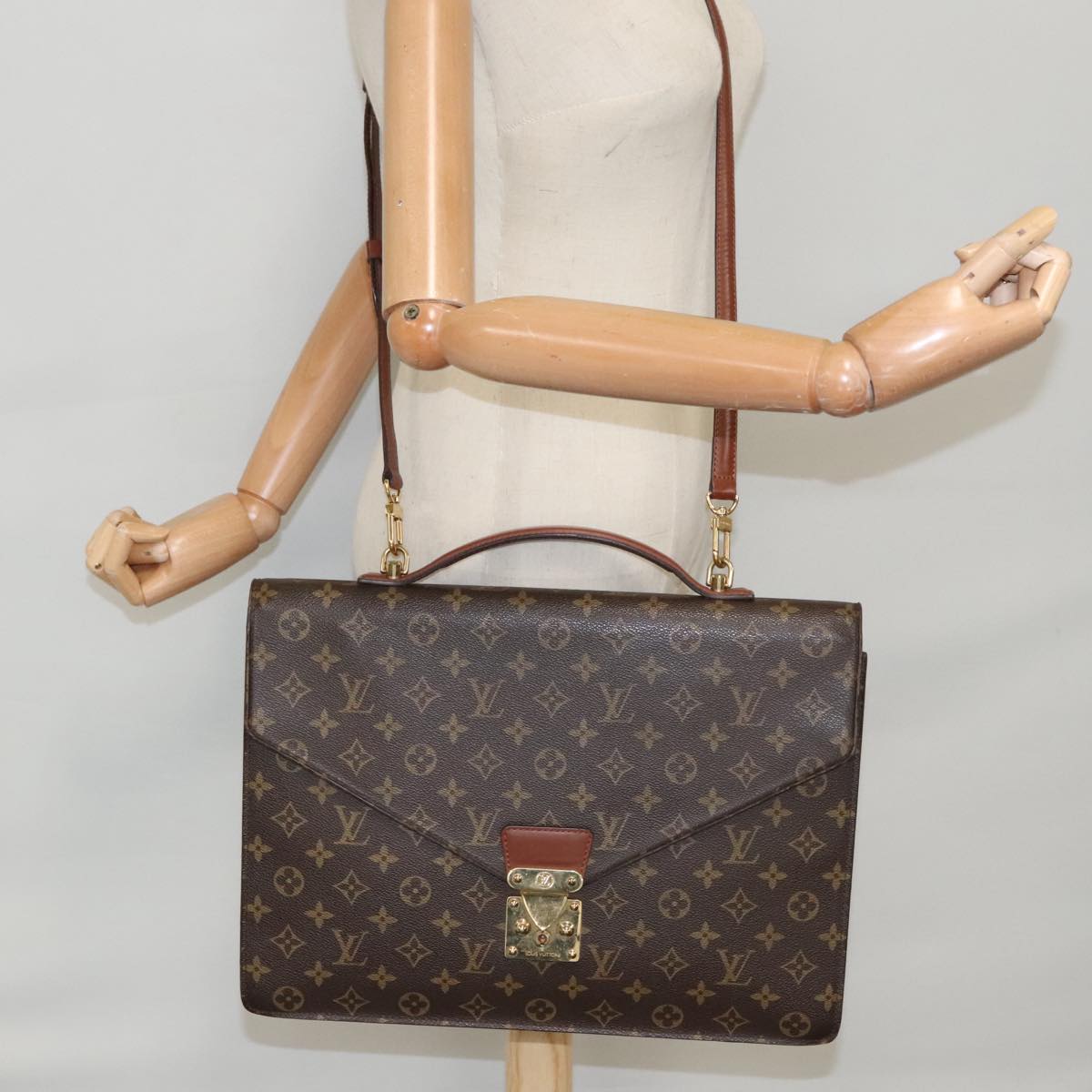 LOUIS VUITTON Monogram Porte Documents Bandouliere Bag M53338 LV Auth 103187